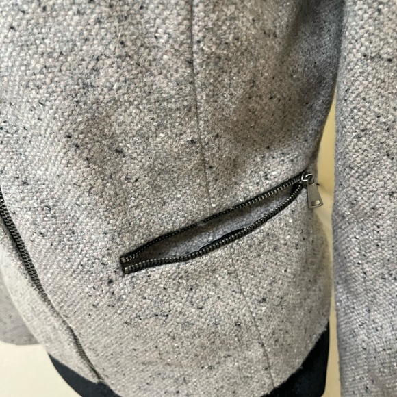 Mossimo grey wool jacket size M. Side zip pockets, zip front. Blazer styling. - Picture 8 of 9